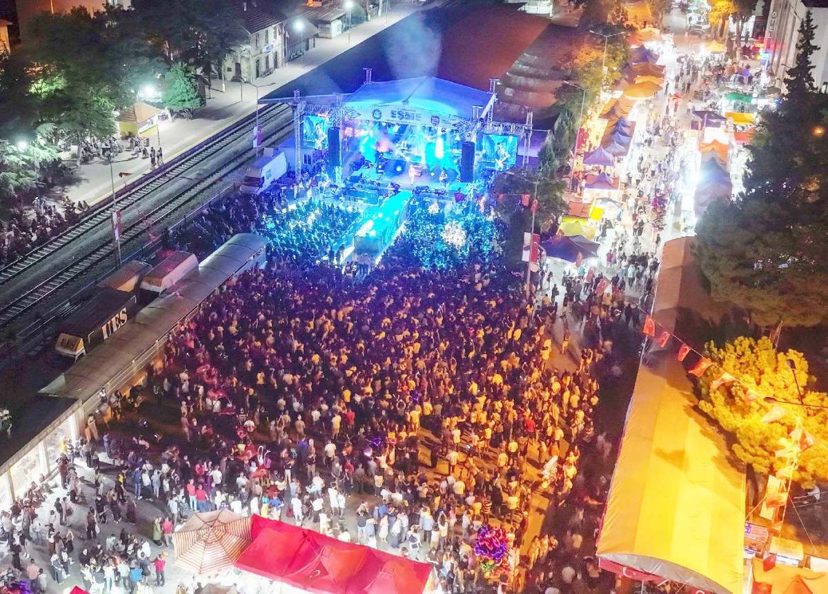 27. EŞME KİLİM FESTİVALİ COŞKUYLA TAMAMLANDI