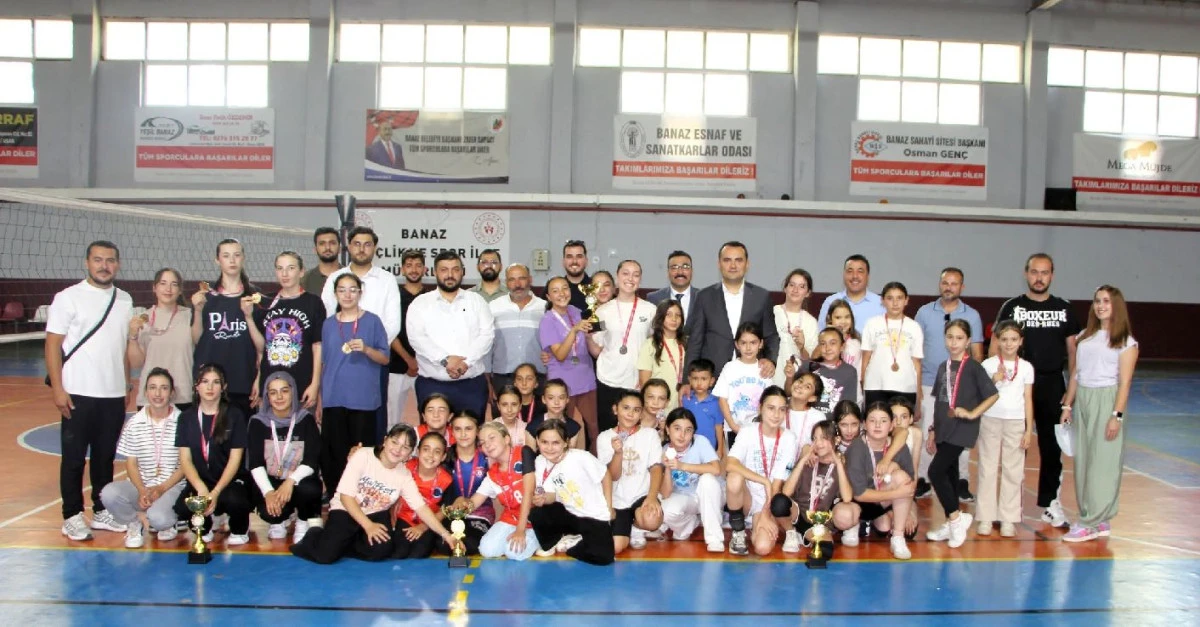 30 AĞUSTOS ZAFER BAYRAMI VOLEYBOL TURNUVASINDA ŞAMPİYON BELLİ OLDU