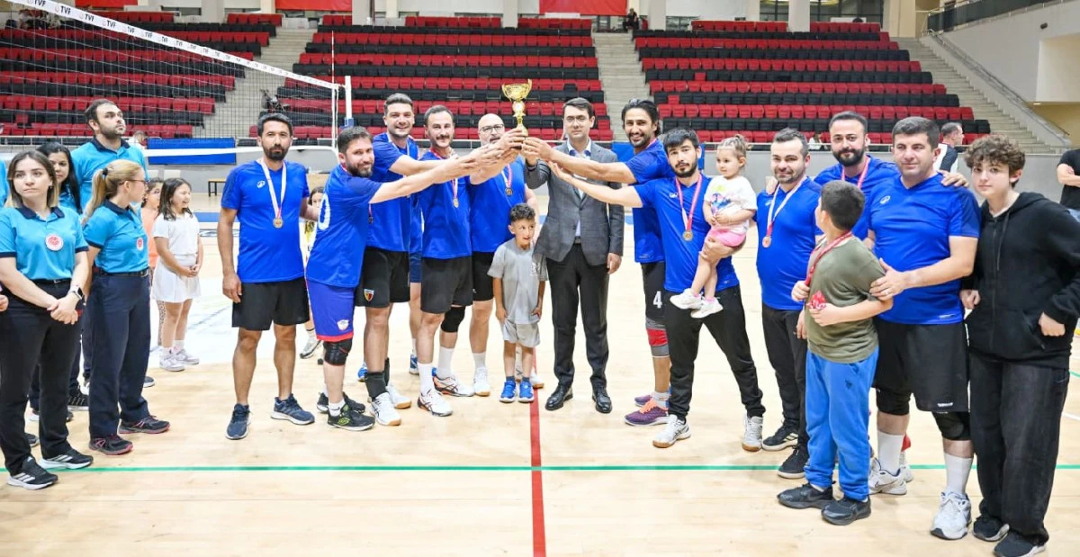 AKMONİA VALİLİK KUPASI&rsquo;NDA &Ouml;D&Uuml;LLER SAHİPLERİNİ BULDU