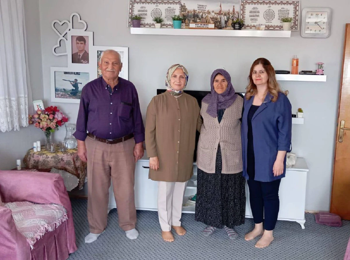 ANNELER GÜNÜNDE ANLAMLI ZİYARETLER