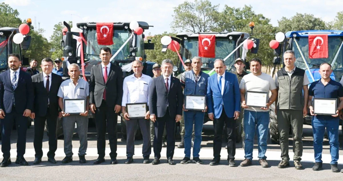 BAKAN YUMAKLI UŞAK&rsquo;TA TARIM, ORMAN VE KIRSAL KALKINMA PROGRAMLARINA KATILDI