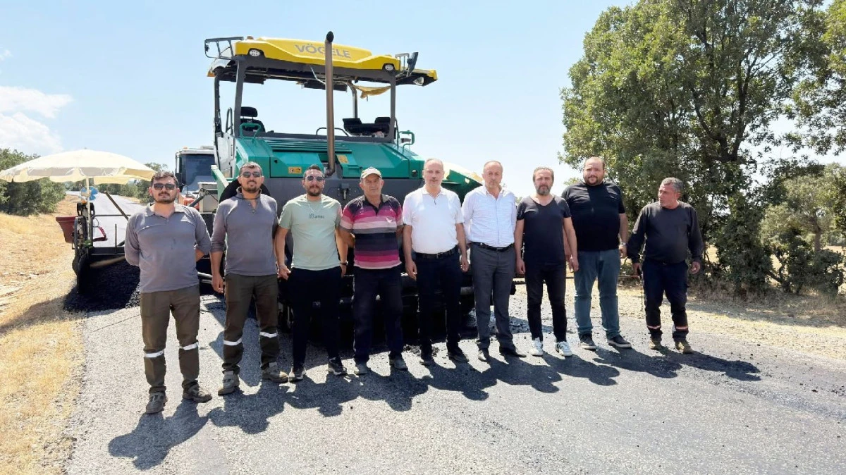 BANAZ-SİVASLI ARASINDA SICAK ASFALT &Ccedil;ALIŞMASI BAŞLADI