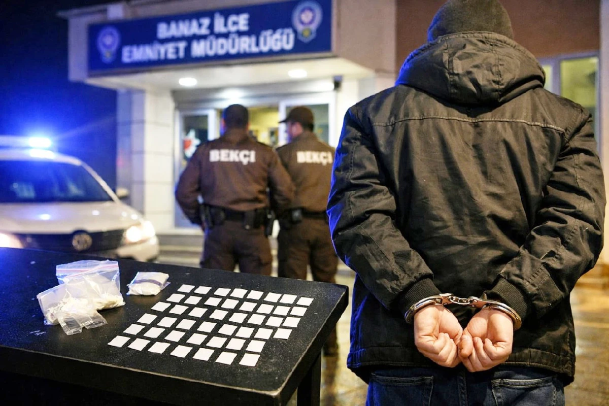 BANAZ&rsquo;DA GECE KARTALLARINDAN UYUŞTURUCU OPERASYONU