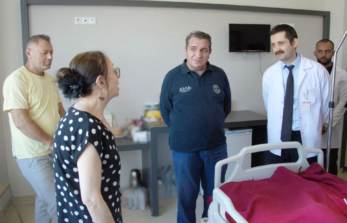 BAŞHEKİM DR. ÖĞR. ÜYESİ MESUT SAKA PALYATİF SERVİSİNDE HASTALARLA GÖNÜL KÖPRÜSÜ KURDU