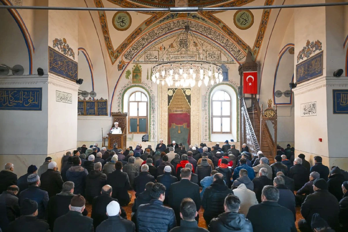 B&Uuml;Y&Uuml;K DEPREMDE HAYATINI KAYBEDENLER UŞAK&rsquo;TA ANILDI