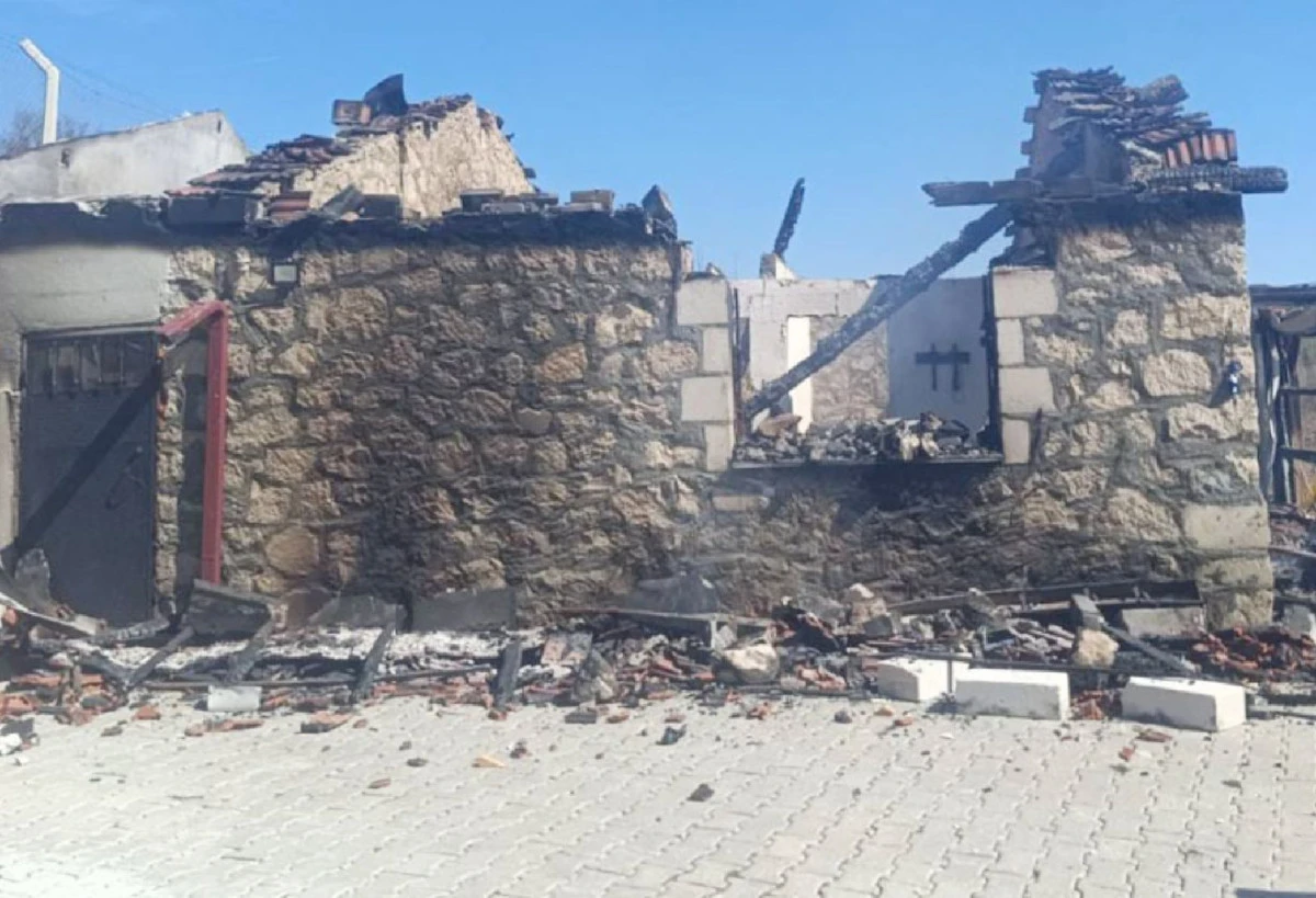B&Uuml;Y&Uuml;KOTURAK&rsquo;TA BAĞ EVİNDE YANGIN &Ccedil;IKTI