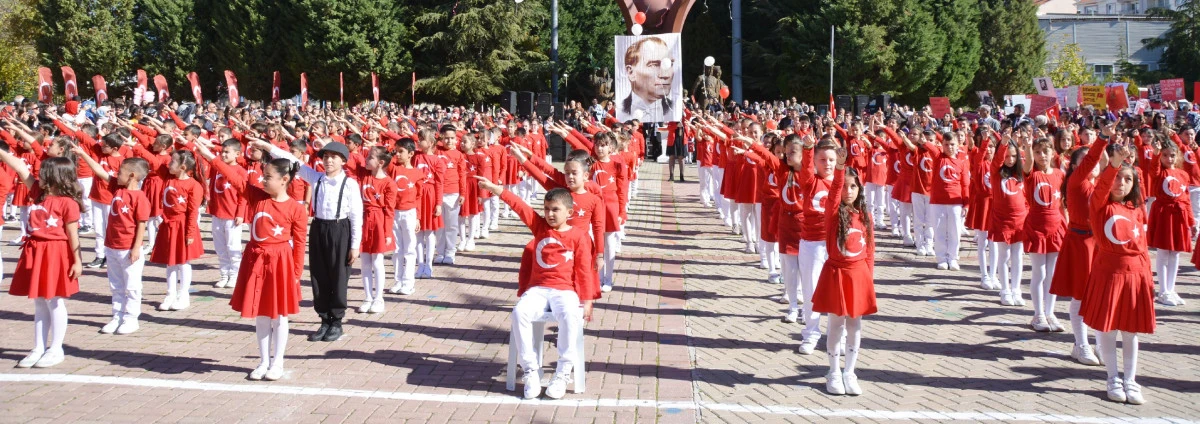 CUMHURİYET’E COŞKULU KUTLAMA