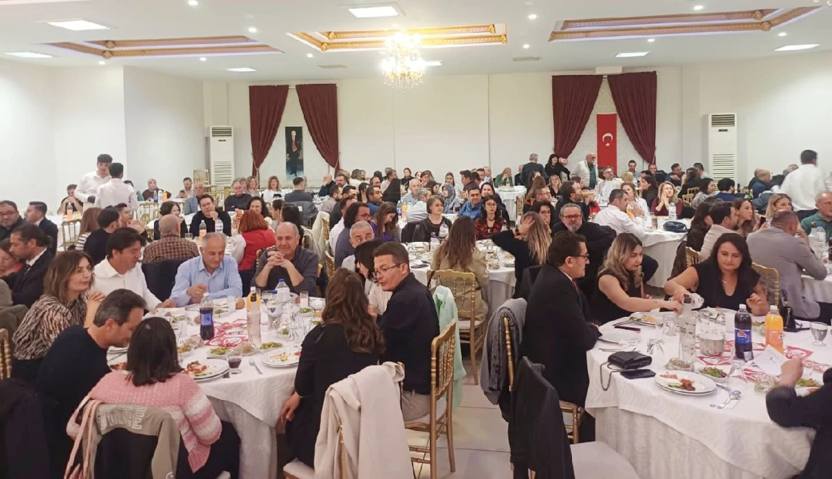 EĞİTİM-İŞ UŞAK ŞUBESİ’NDEN COŞKULU CUMHURİYET BALOSU