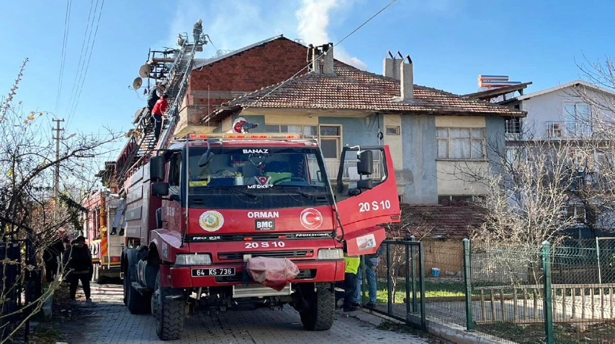EVİN &Ccedil;ATISINDA &Ccedil;IKAN YANGIN KORKUTTU