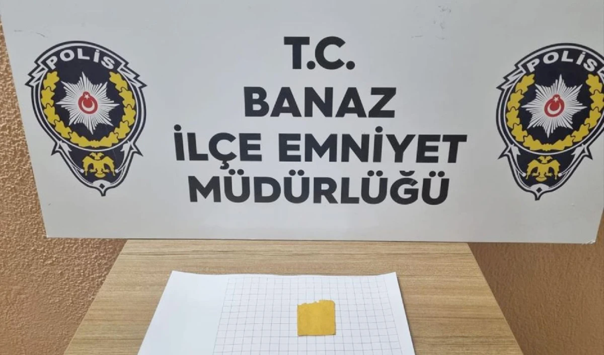 İKİ FARKLI SUÇTAN DOLAYI ARANAN ŞAHIS ÜZERİNDE UYUŞTURUCUYLA İLÇEMİZDE YAKALANDI