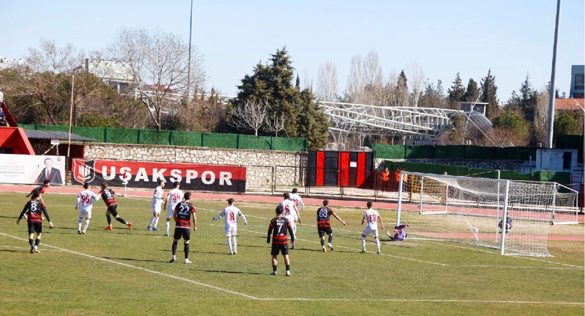 KARŞIYAKA&rsquo;YA 3 ALTIN PUANI HEDİYE ETTİLER