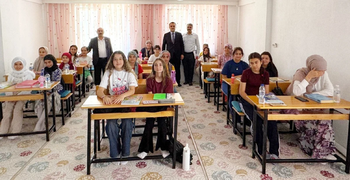 KAYMAKAM &Ccedil;ELİK ŞEHİT ERHAN &Ouml;ZT&Uuml;RK KUR&rsquo;AN KURSUNU ZİYARET ETTİ