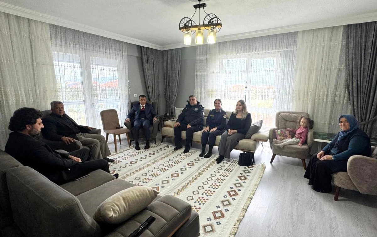 KAYMAKAM CUMA EMEÇ’TEN ŞEHİT AİLELERİNE ZİYARET