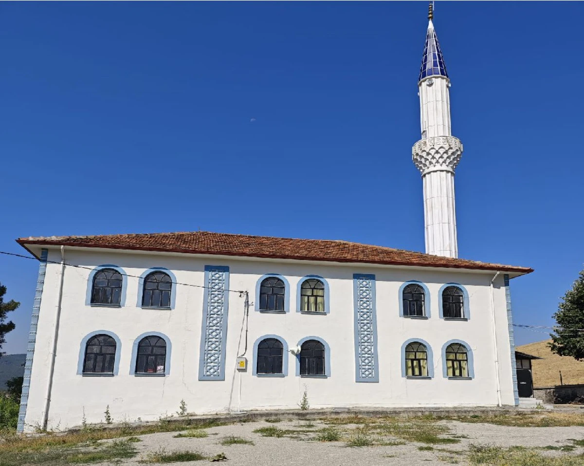 KÖY CAMİSİNE YILDIRIM DÜŞTÜ