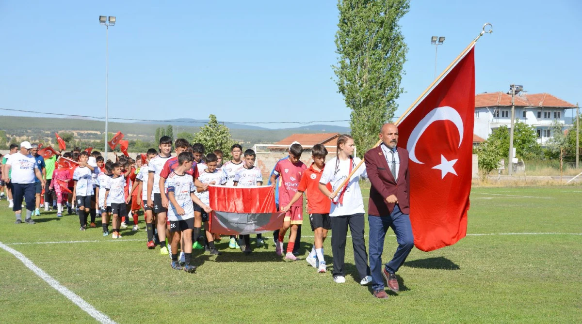 MİNİK FUTBOLCULARDA KURTULUŞ KUPASI HEYECANI