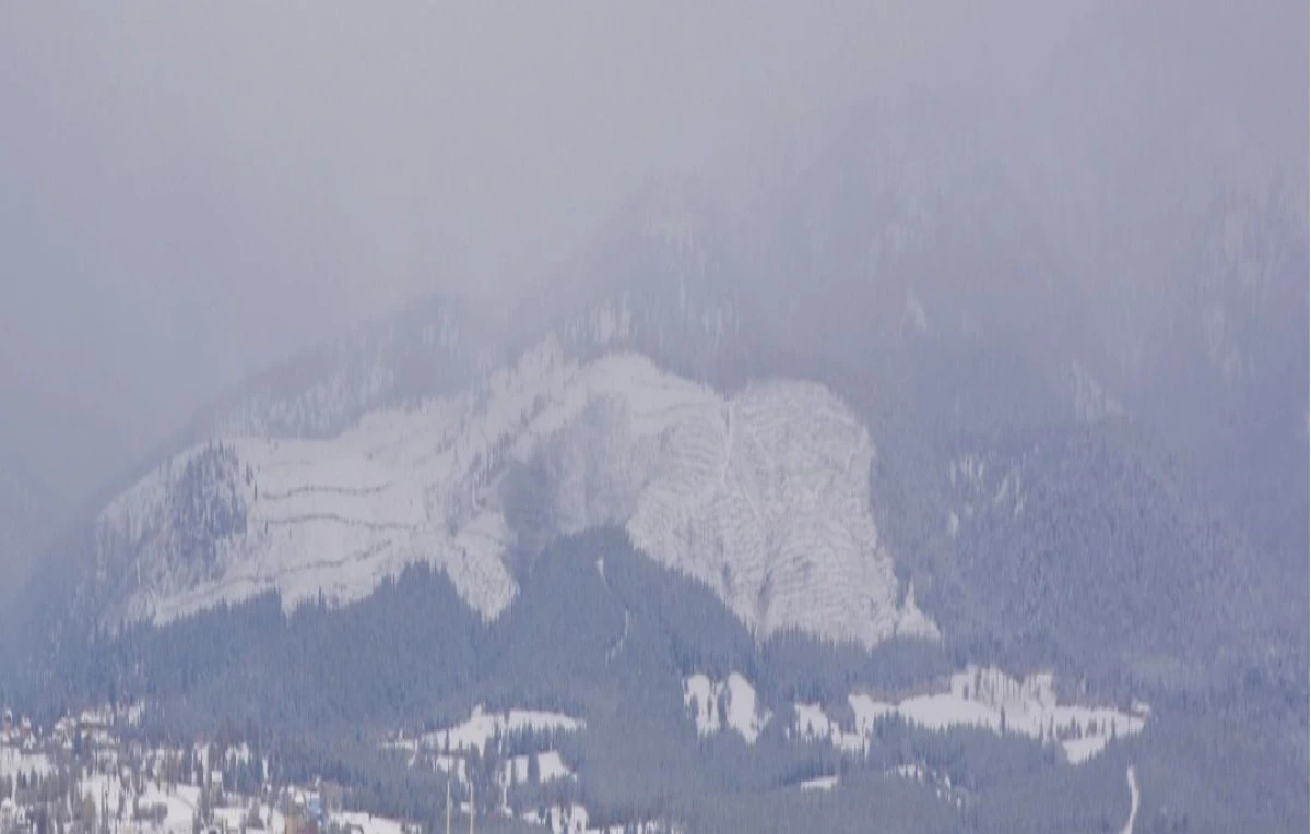 MURAT DAĞI’NA YAĞAN KAR ERİDİ