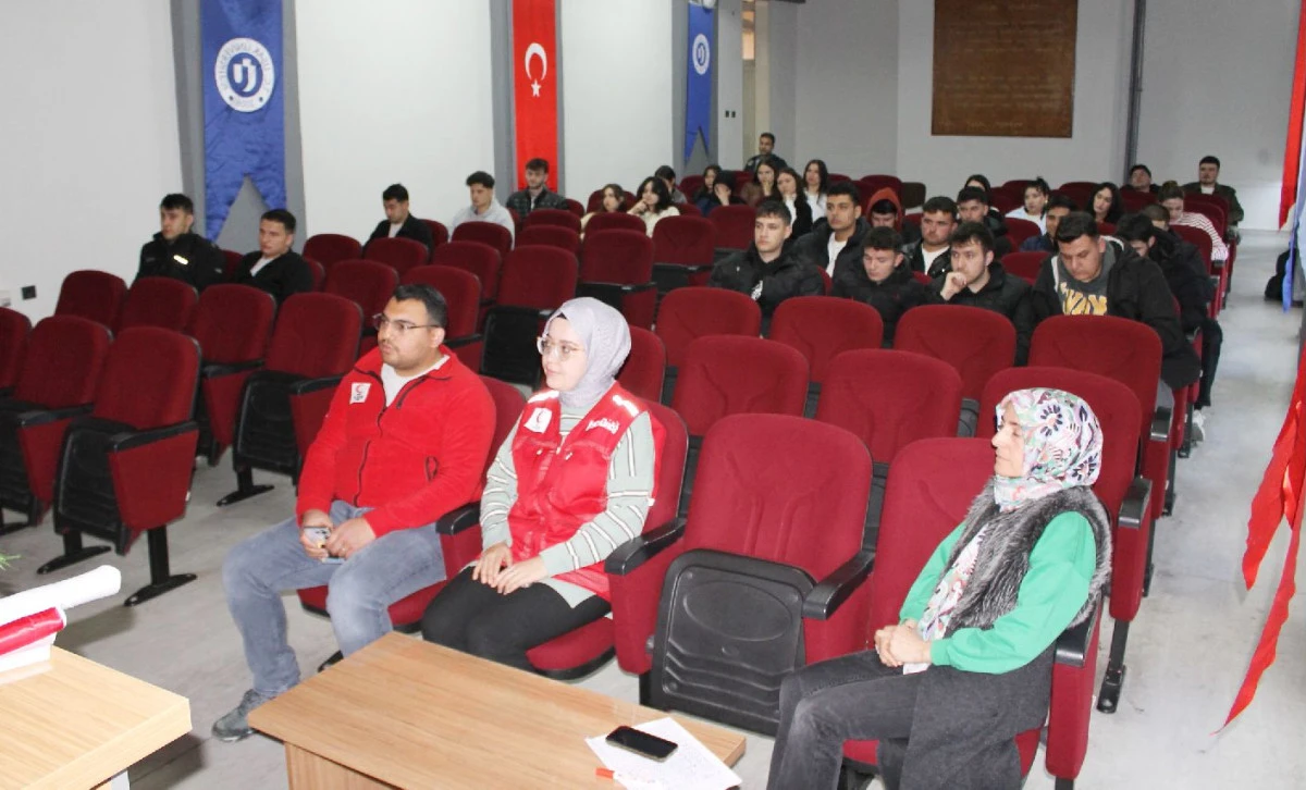 MYO&rsquo;DA GEN&Ccedil;LERE G&Ouml;N&Uuml;LL&Uuml;L&Uuml;K VE KAN BAĞIŞI ANLATILDI