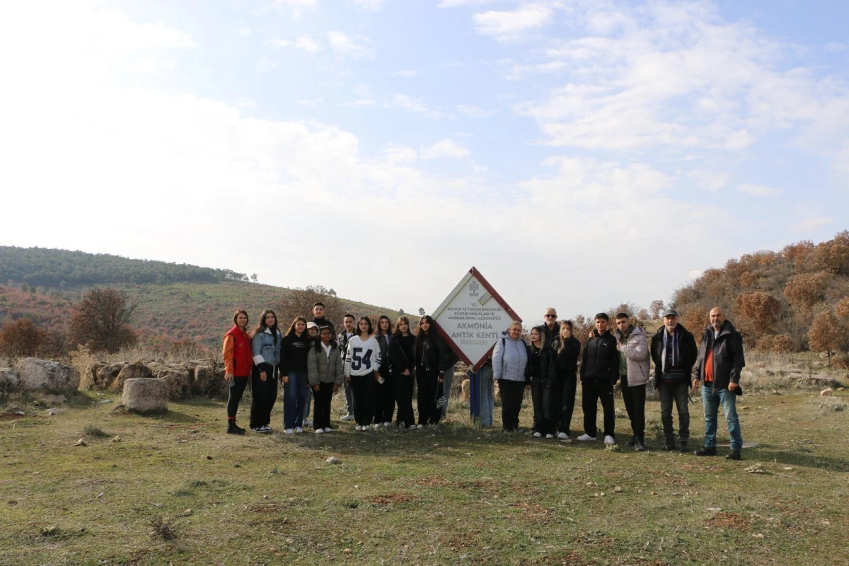 &Ouml;ĞRENCİLERE BANAZ VE AKMONYA TANITILDI