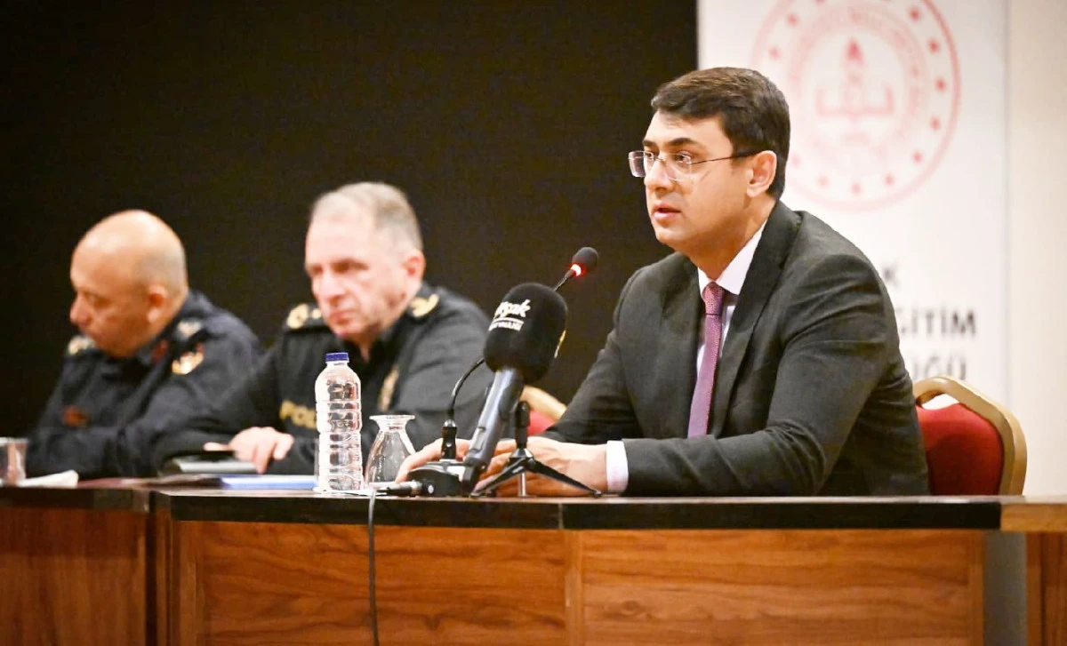 OKUL VE &Ccedil;EVRESİ G&Uuml;VENLİK TEDBİRLERİ TOPLANTISI GER&Ccedil;EKLEŞTİRİLDİ
