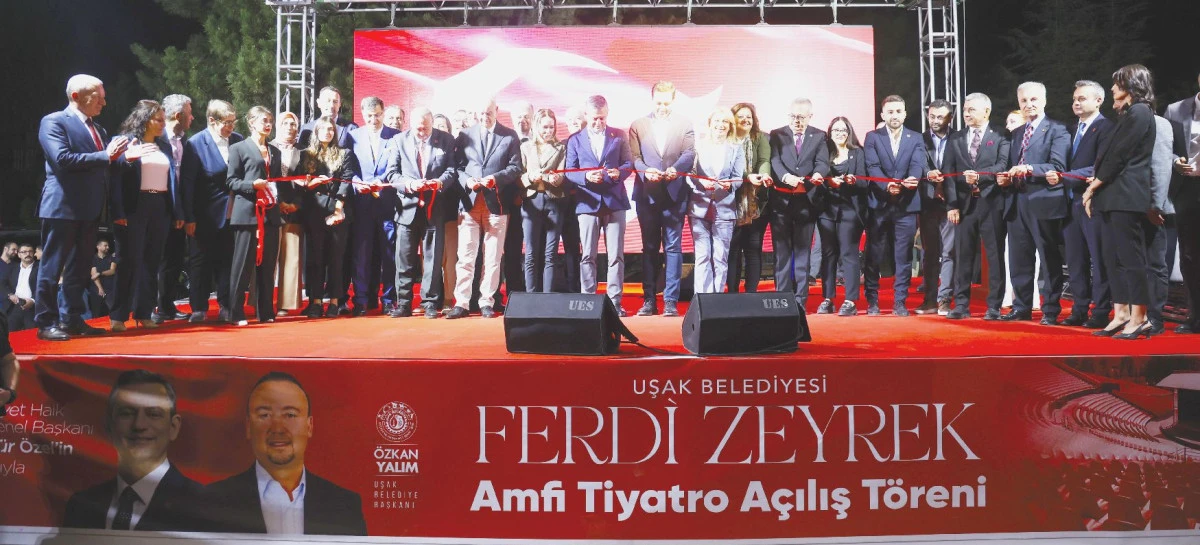 ÖZGÜR ÖZEL VE NURCAN ZEYREK UŞAK’TA AÇILIŞA KATILDI