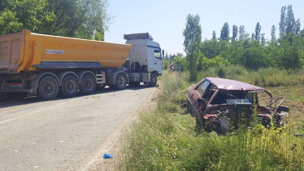 SAĞLIK &Ccedil;ALIŞANI KAZADA HAYATINI KAYBETTİ