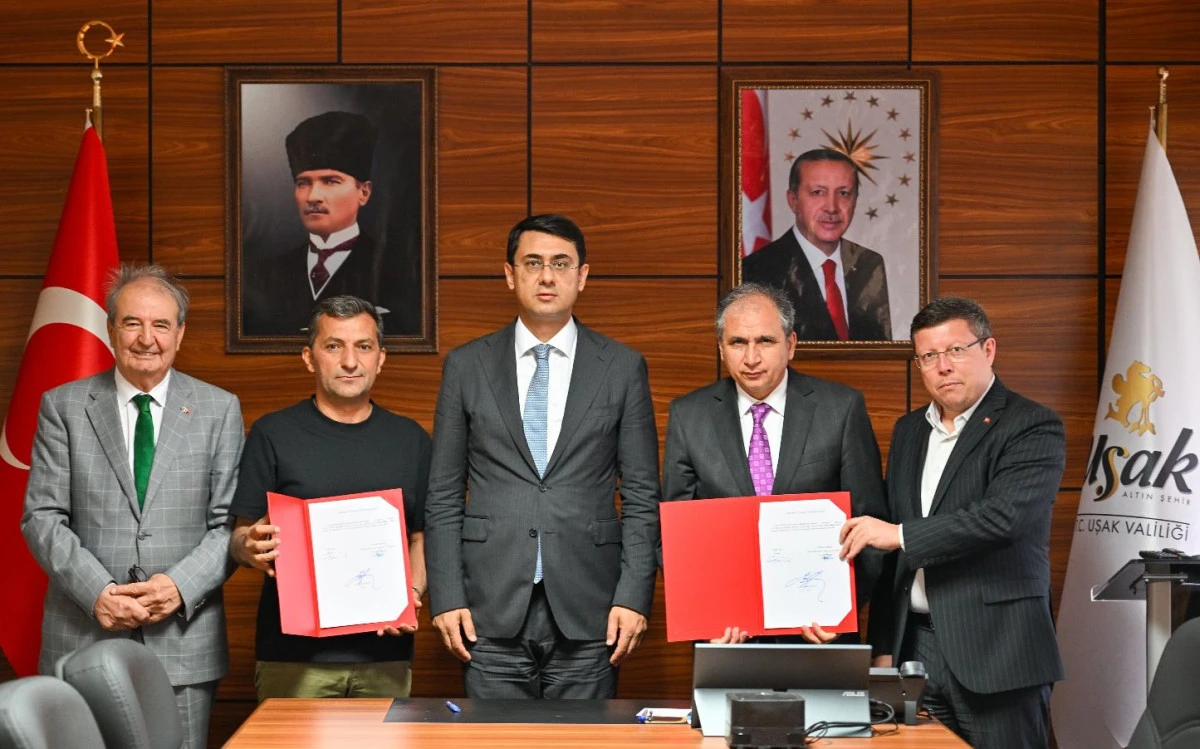 UŞAK MİLLET CAMİİ İ&Ccedil;İN İŞ BİRLİĞİ PROTOKOL&Uuml; İMZALANDI
