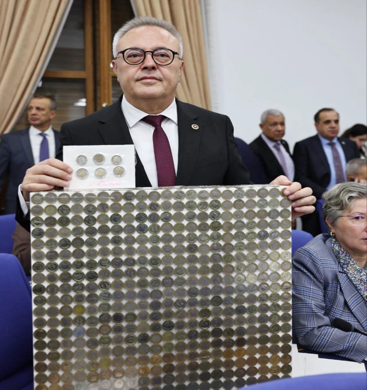 UŞAK MİLLETVEKİLİ KARAOBA’DAN ŞİMŞEK’E ÇARPICI PROTESTO