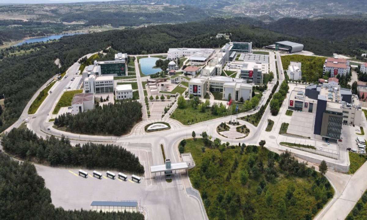 UŞAK ÜNİVERSİTESİ’NDEN BİR BAŞARI DAHA ÜNİDES’TE TR33 BÖLGESİNDE LİDER