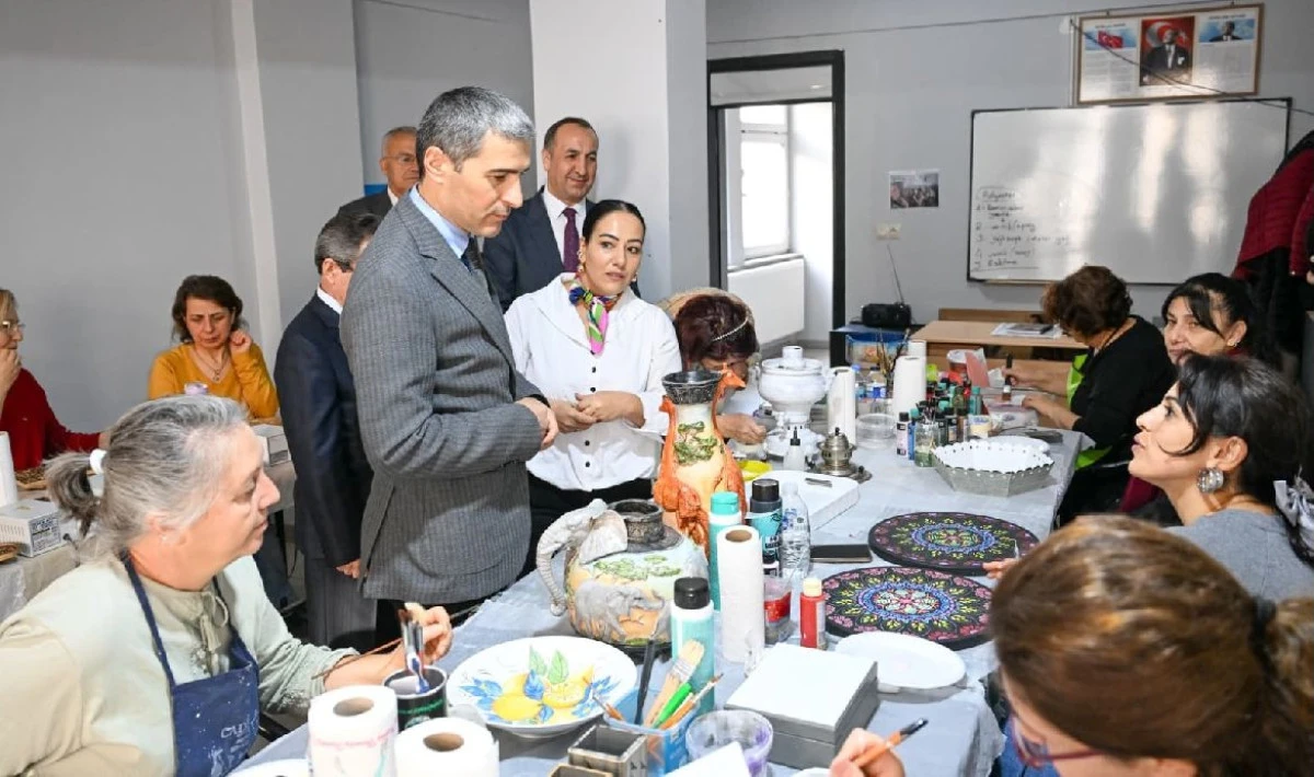 UŞAK VALİSİ AKTAŞ’TAN HALK EĞİTİMİ MERKEZİ’NE ZİYARET