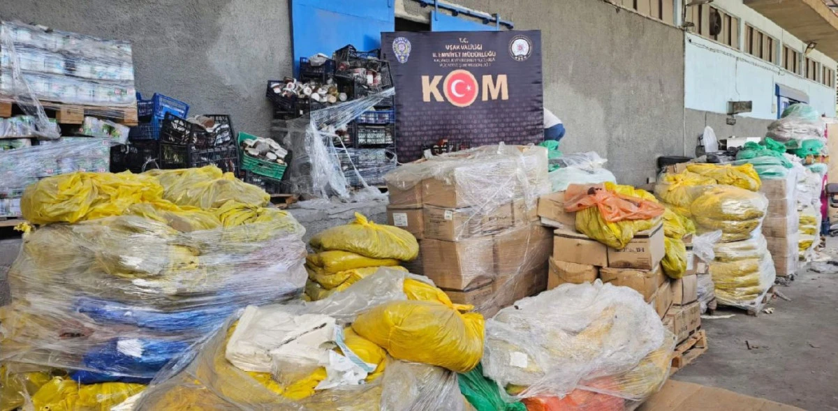 UŞAK&rsquo;TA 30 TON BOZUK GIDA ELE GE&Ccedil;İRİLDİ
