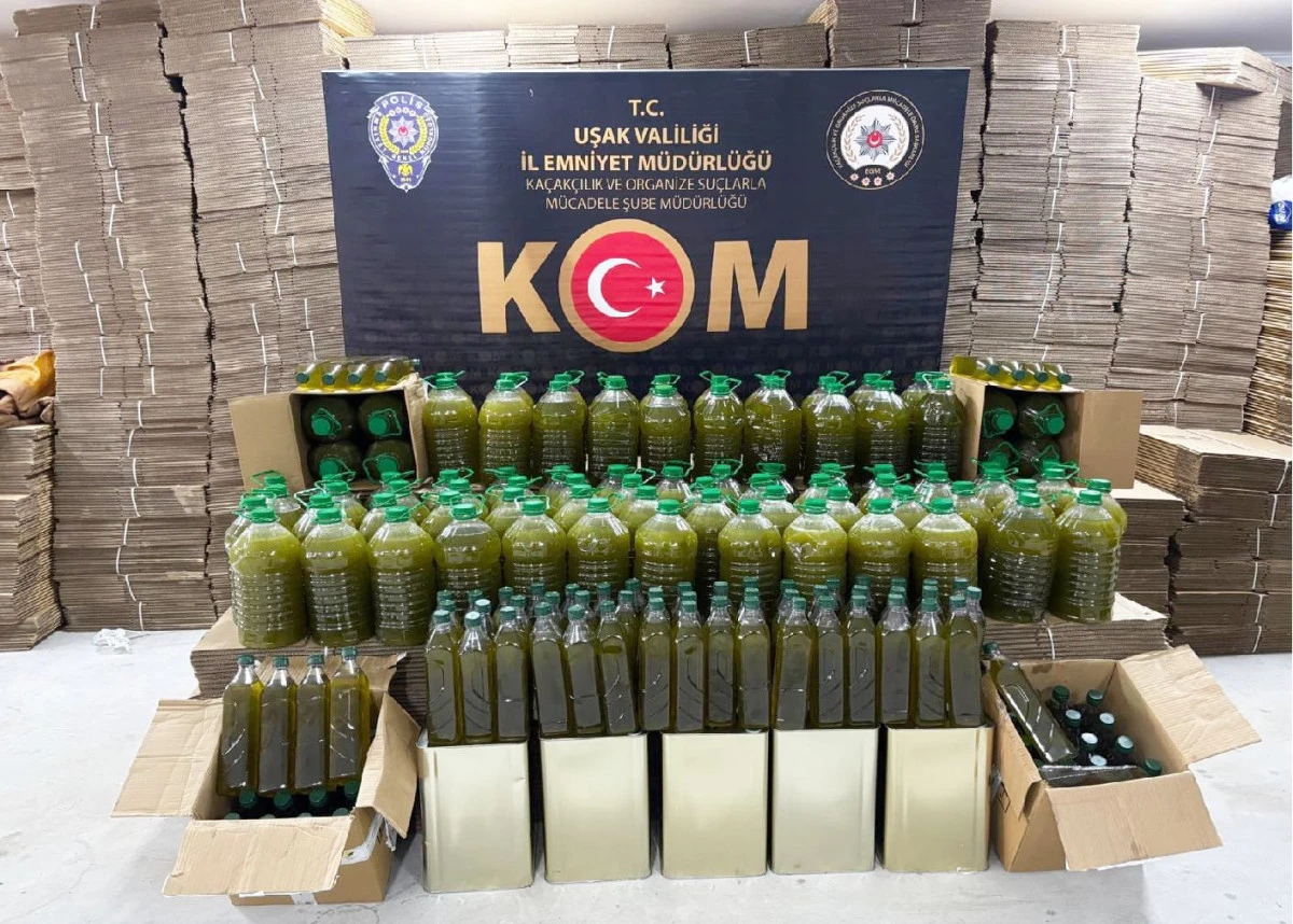 UŞAK&rsquo;TA KARIŞIMLI ZEYTİNYAĞI OPERASYONU 1.370 LİTRE &Uuml;R&Uuml;N ELE GE&Ccedil;İRİLDİ