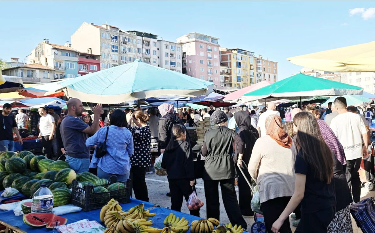 UŞAK&rsquo;TA PAZAR ESKİ YERİNDE HİZMET VERMEYE BAŞLADI