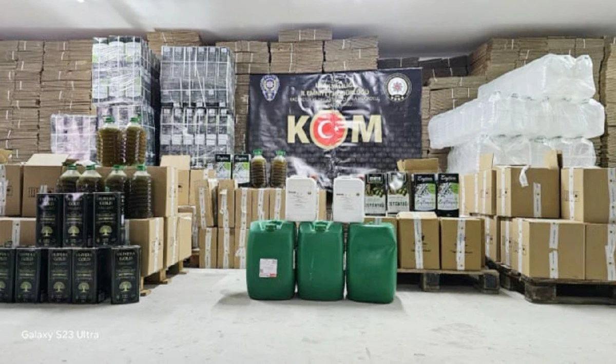 UŞAK&rsquo;TA SAHTE ZEYTİNYAĞI OPERASYONU 22 TONUN &Uuml;ZERİNDE &Uuml;R&Uuml;N ELE GE&Ccedil;İRİLDİ