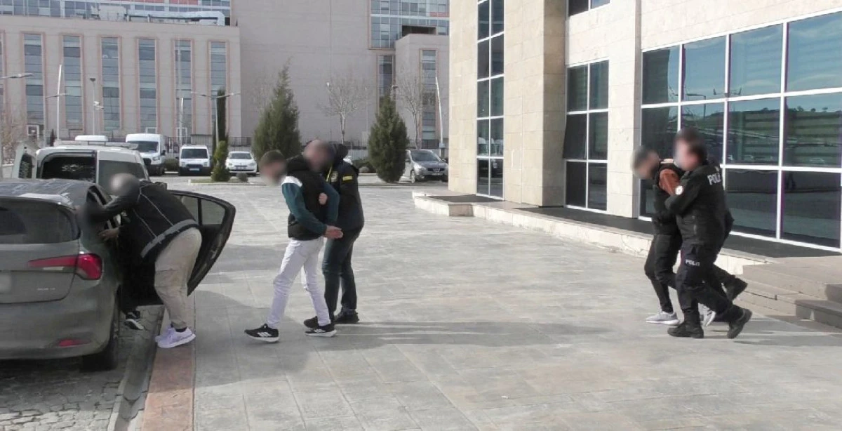 UYUŞTURUCU OPERASYONUNDA 2 Ş&Uuml;PHELİ TUTUKLANDI