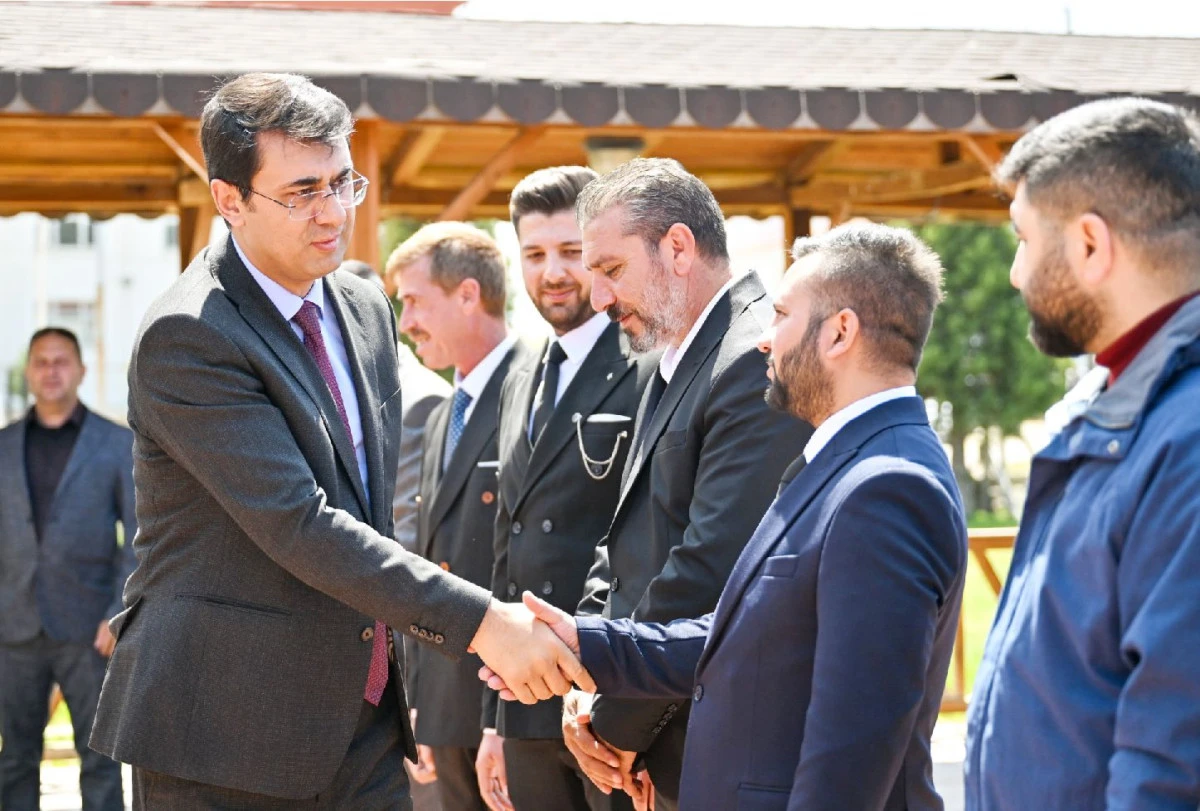 VALİ SERDAR KARTAL&rsquo;DAN IŞIK &Ccedil;AKIR SULTAN CEMEVİ&rsquo;NE ZİYARET