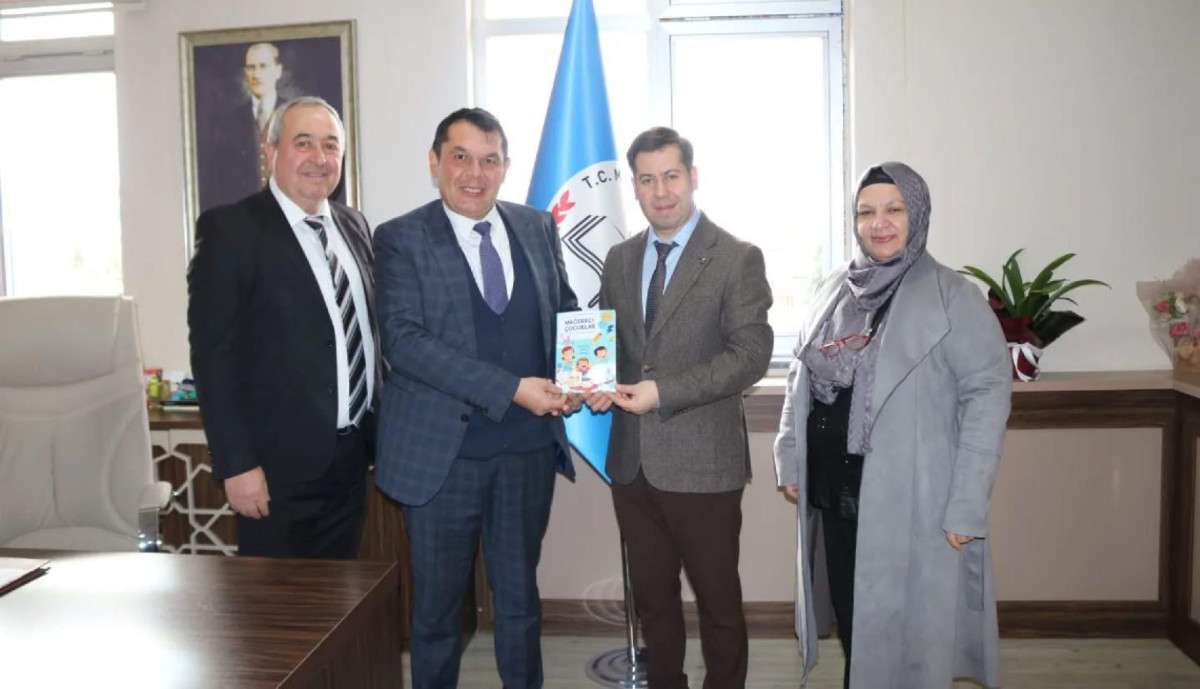 YAZAR ZEKERİYA GUTER ÖĞRENCİLERLE BULUŞTU