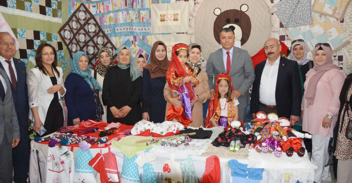 YIL SONU SERGİSİNE YOĞUN İLGİ